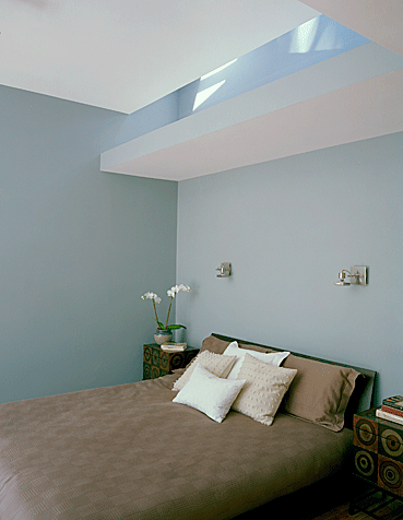 [Master Bedroom Lightwell Photo]